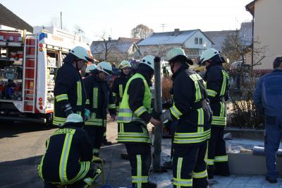 Irslingen: VW Fahrer schanzt ueber Laterne und bleibt auf Dach liegen 
